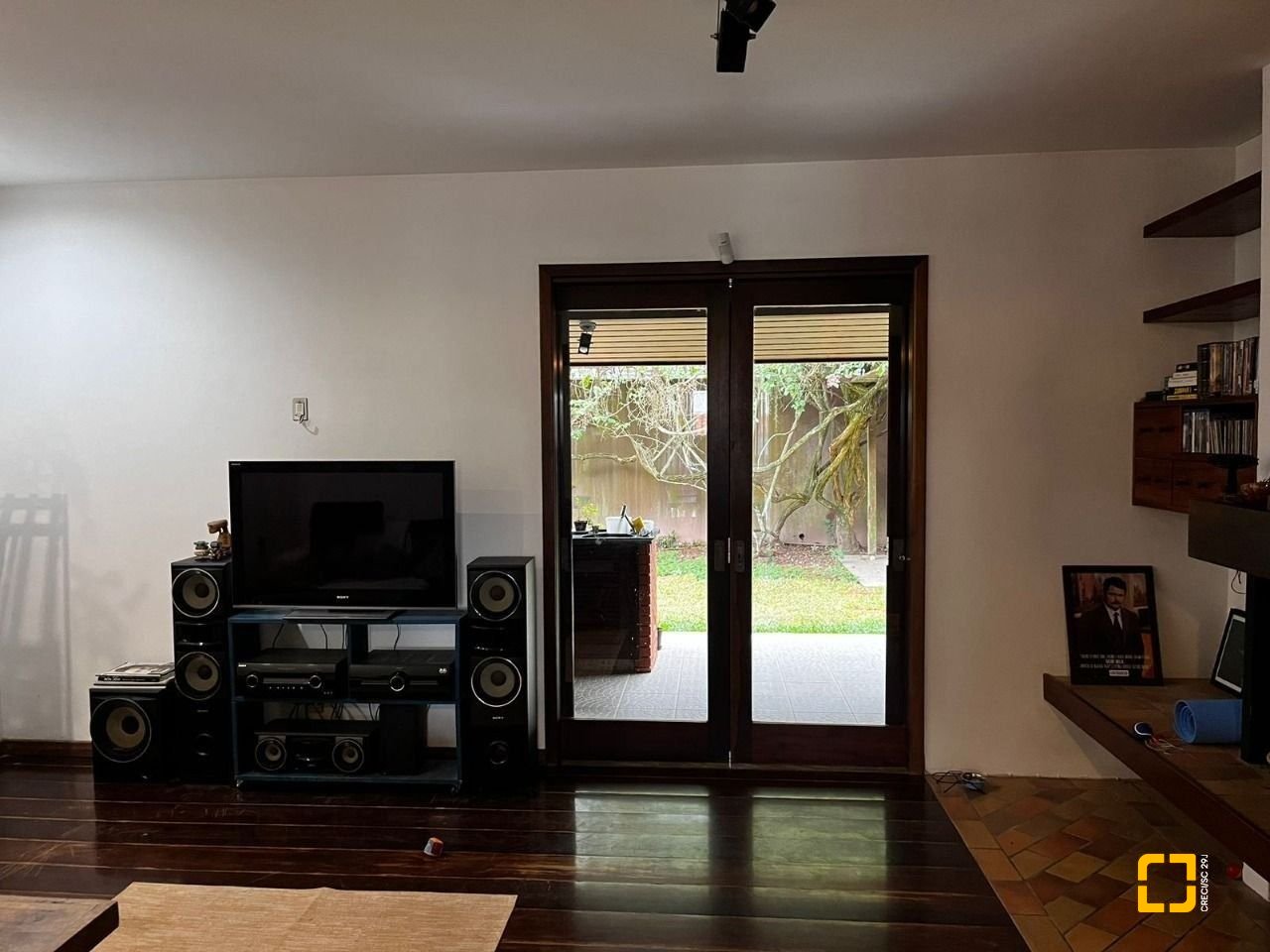 Casa com 327m², 7 quartos (sendo 1 suíte), 3 garagens, no bairro Trindade em Florianópolis