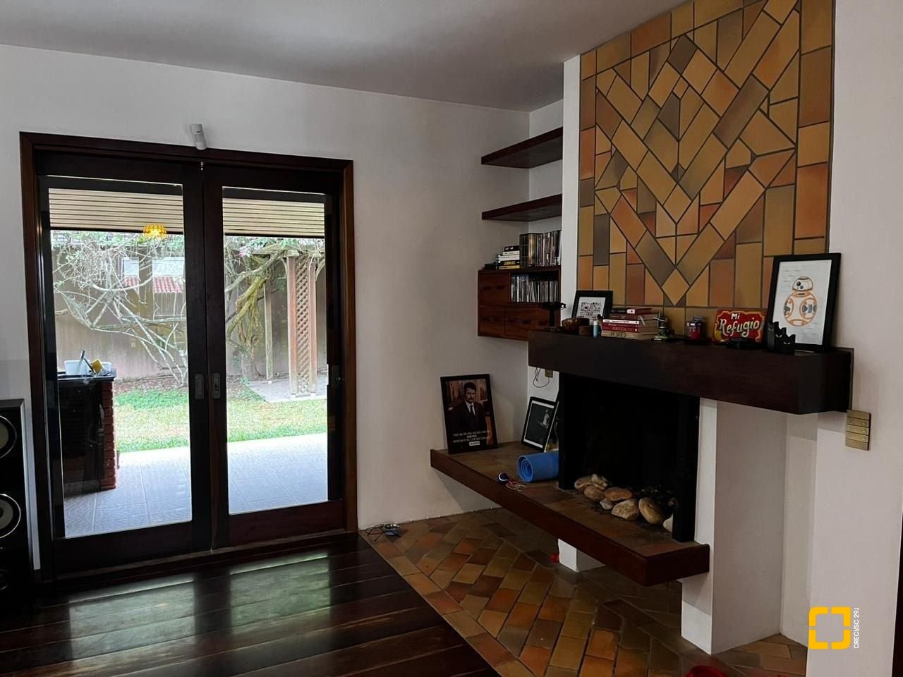 Casa com 327m², 7 quartos (sendo 1 suíte), 3 garagens, no bairro Trindade em Florianópolis
