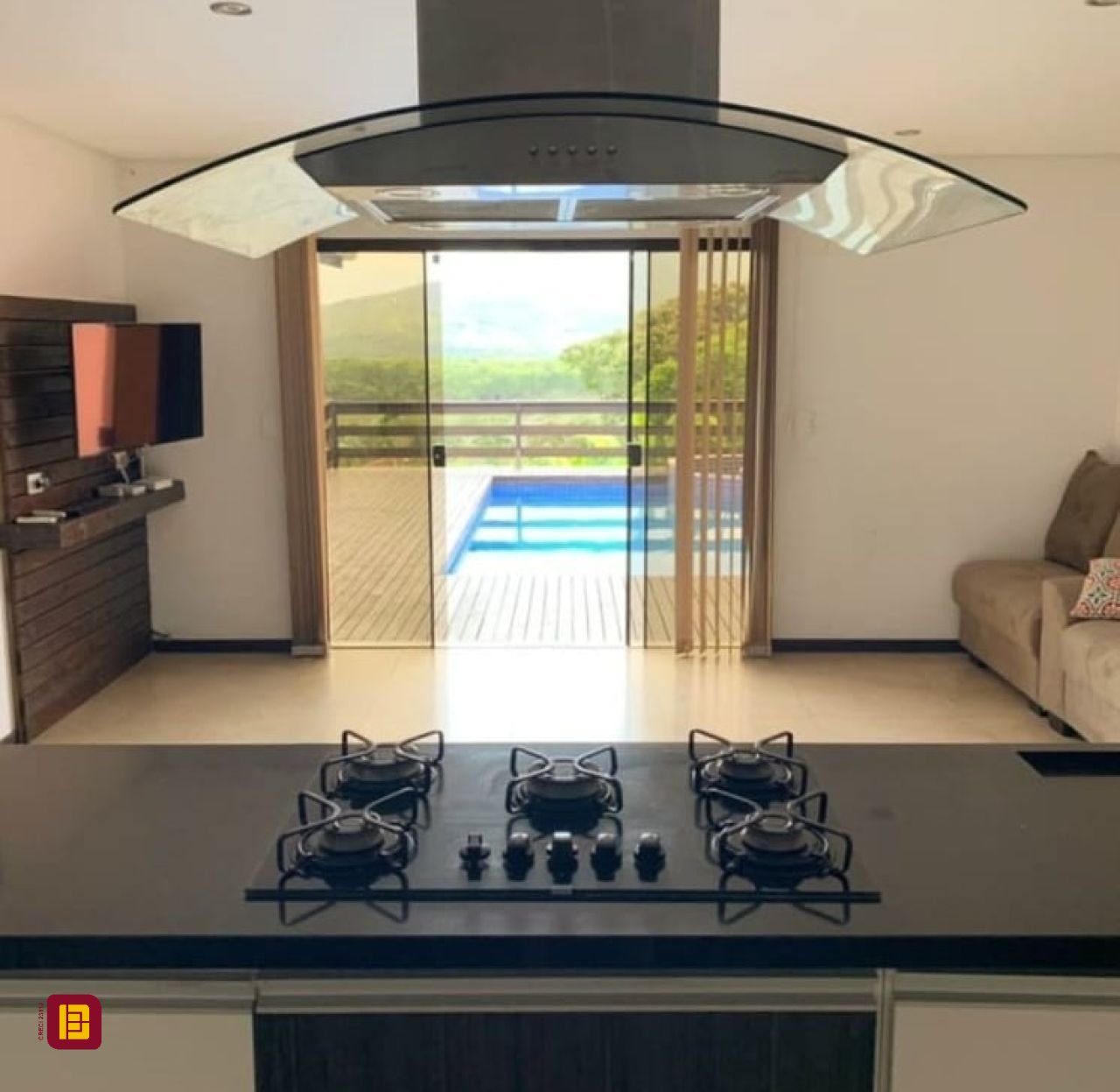 Casa com 290m², 3 quartos (sendo 3 suítes), 5 garagens, no bairro Ratones em Florianópolis