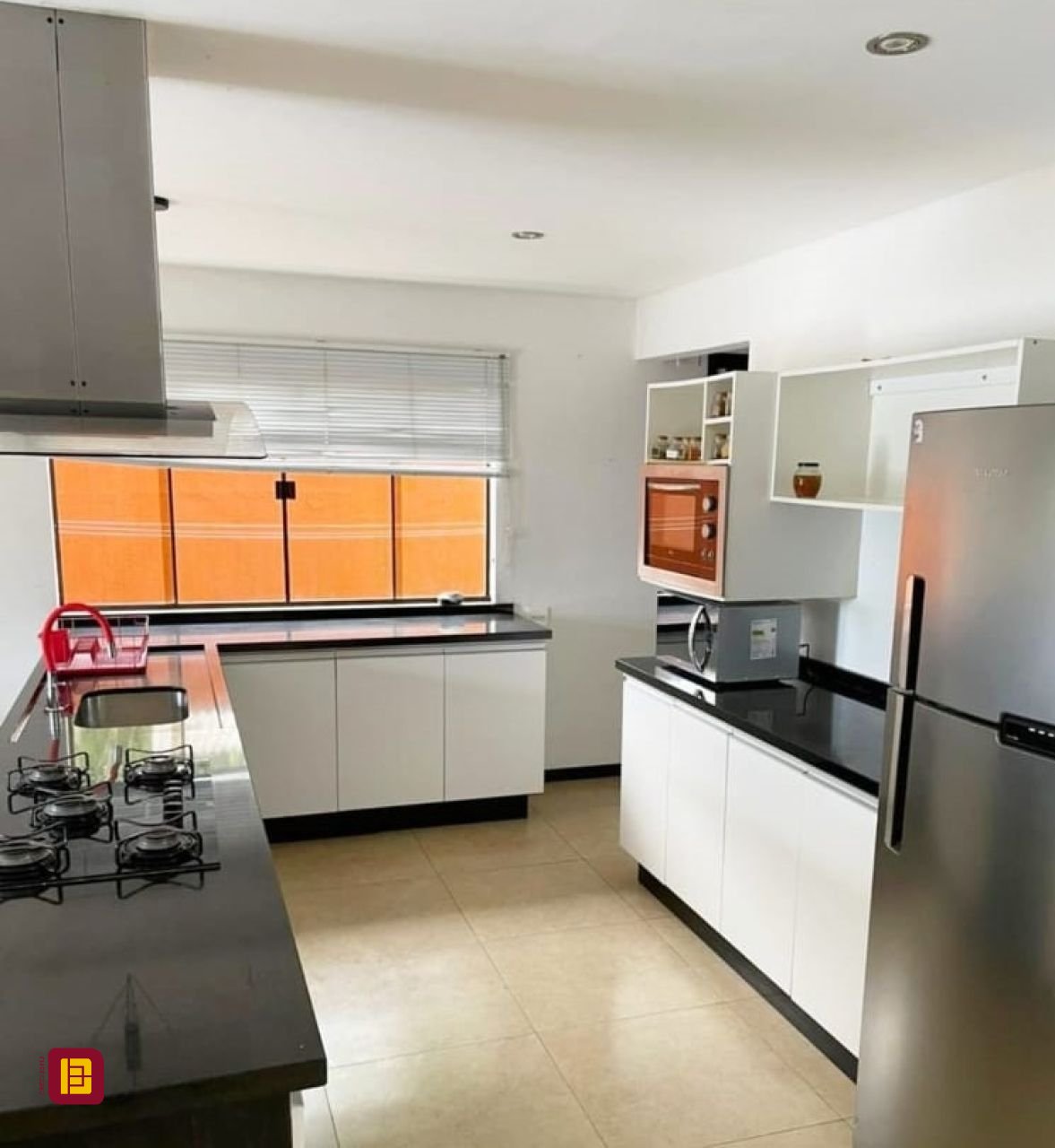 Casa com 290m², 3 quartos (sendo 3 suítes), 5 garagens, no bairro Ratones em Florianópolis