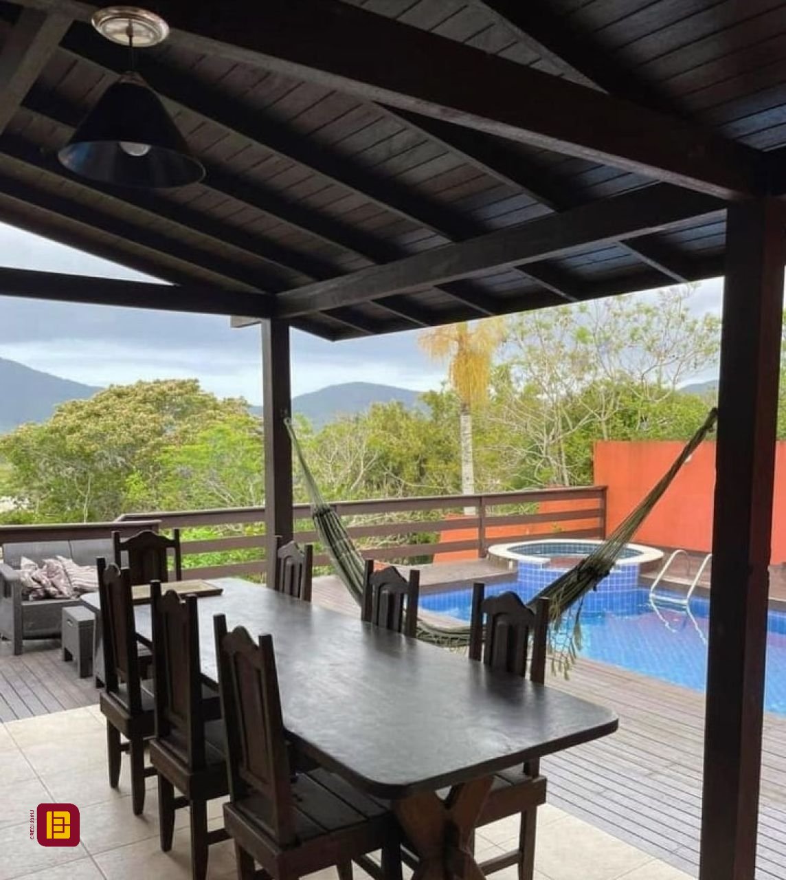 Casa com 290m², 3 quartos (sendo 3 suítes), 5 garagens, no bairro Ratones em Florianópolis