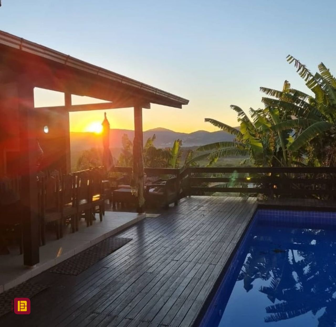 Casa com 290m², 3 quartos (sendo 3 suítes), 5 garagens, no bairro Ratones em Florianópolis