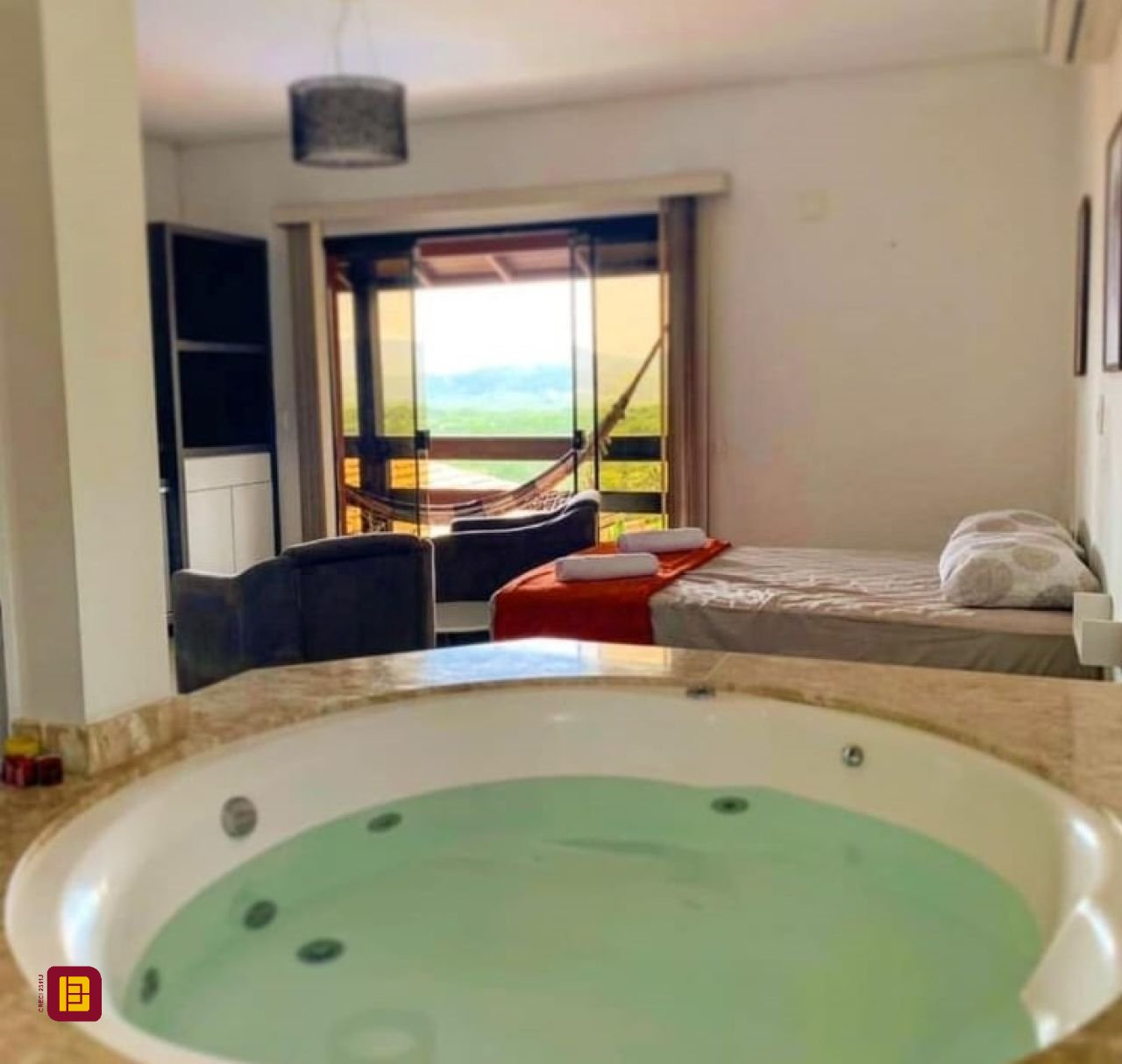 Casa com 290m², 3 quartos (sendo 3 suítes), 5 garagens, no bairro Ratones em Florianópolis