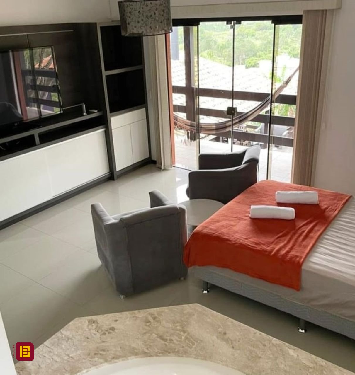 Casa com 290m², 3 quartos (sendo 3 suítes), 5 garagens, no bairro Ratones em Florianópolis