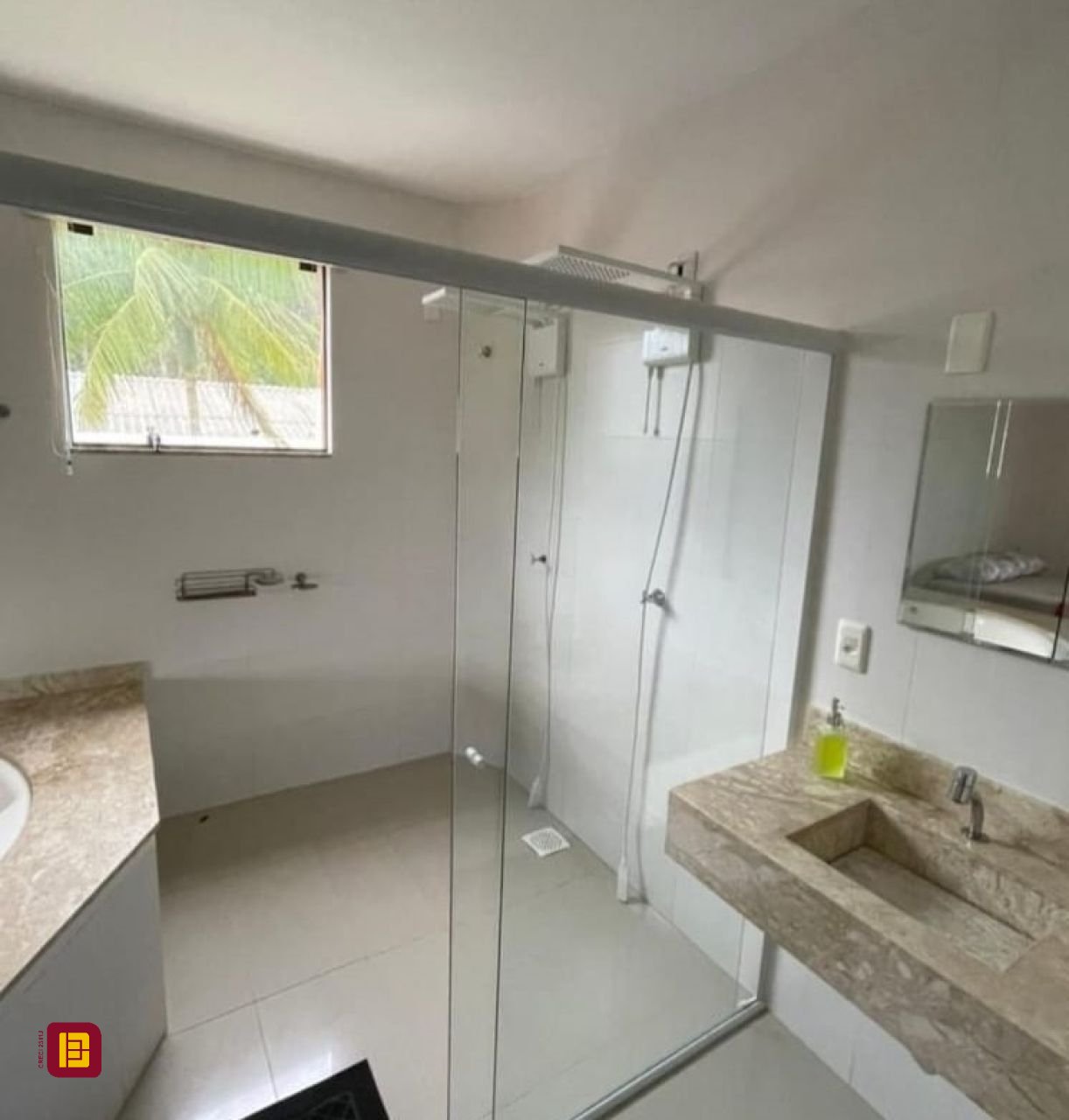 Casa com 290m², 3 quartos (sendo 3 suítes), 5 garagens, no bairro Ratones em Florianópolis