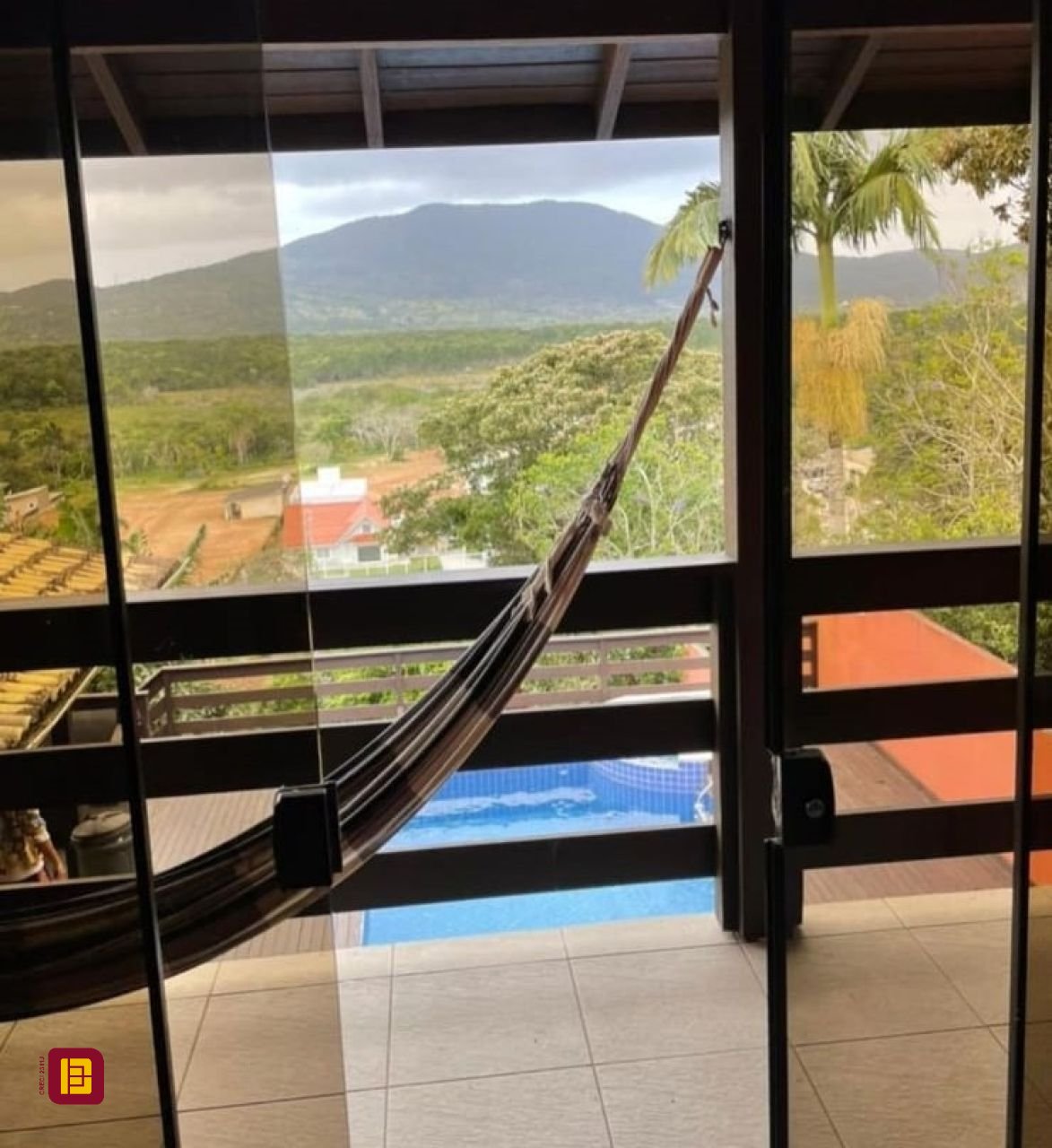 Casa com 290m², 3 quartos (sendo 3 suítes), 5 garagens, no bairro Ratones em Florianópolis
