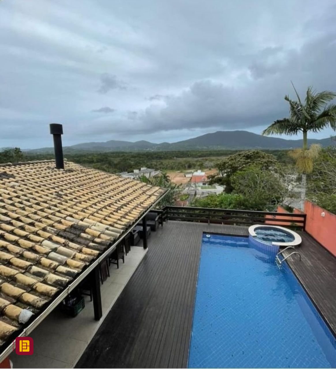Casa com 290m², 3 quartos (sendo 3 suítes), 5 garagens, no bairro Ratones em Florianópolis