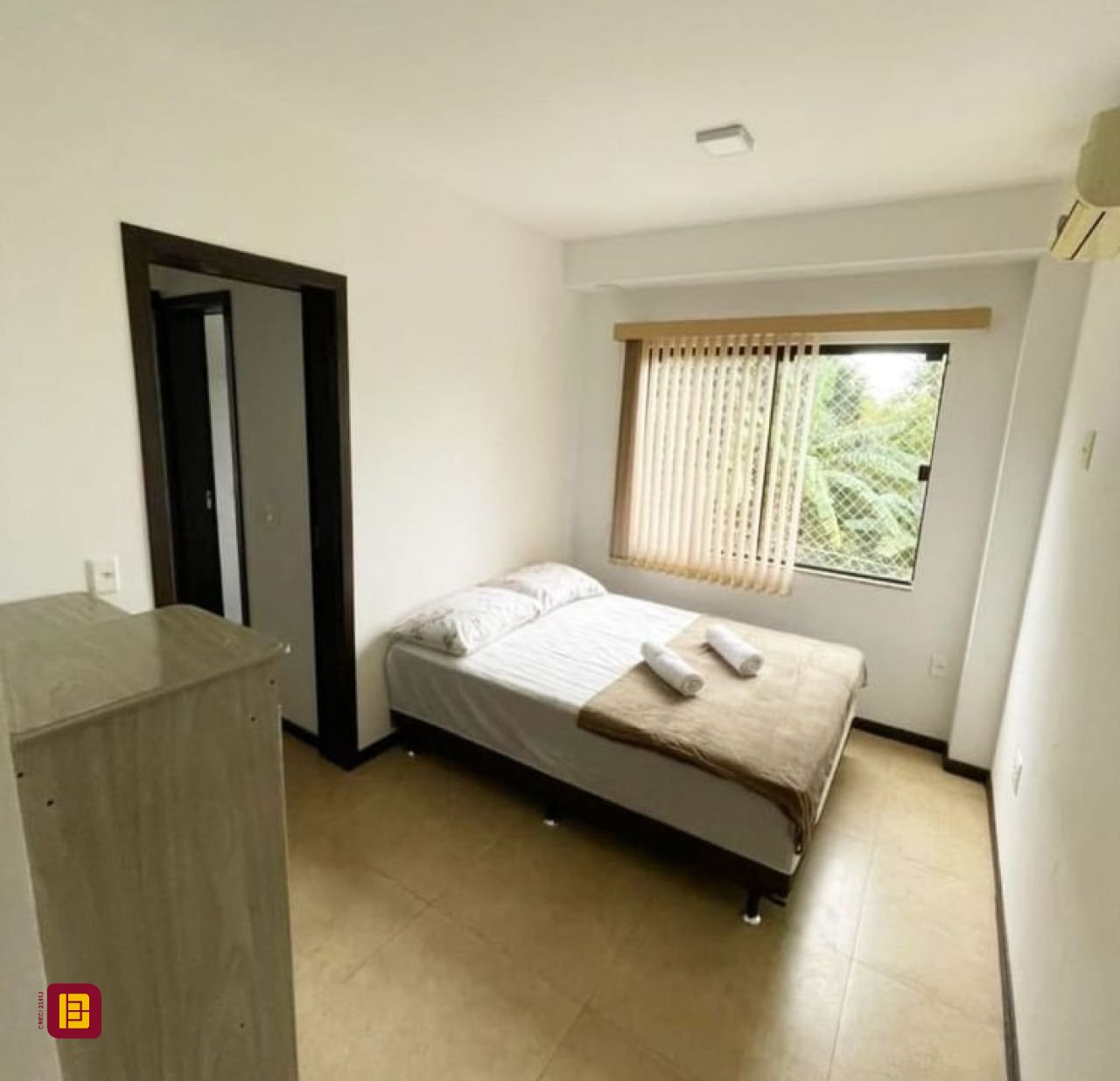 Casa com 290m², 3 quartos (sendo 3 suítes), 5 garagens, no bairro Ratones em Florianópolis