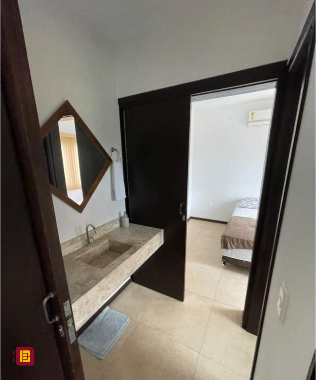 Casa com 290m², 3 quartos (sendo 3 suítes), 5 garagens, no bairro Ratones em Florianópolis
