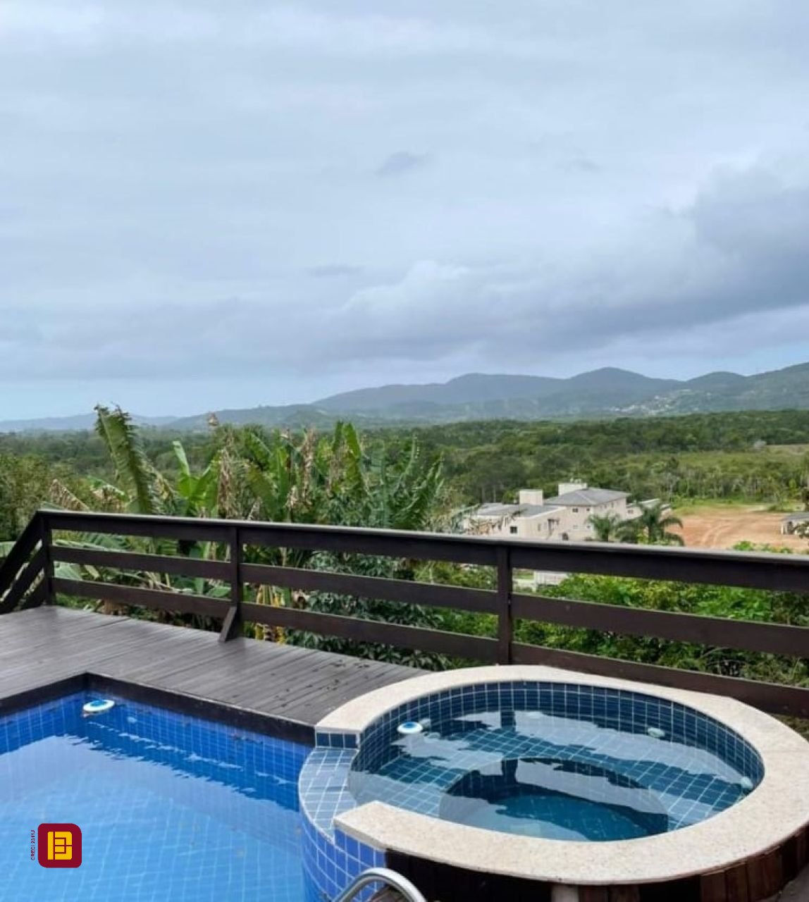 Casa com 290m², 3 quartos (sendo 3 suítes), 5 garagens, no bairro Ratones em Florianópolis