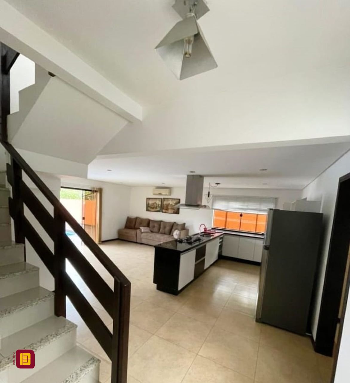 Casa com 290m², 3 quartos (sendo 3 suítes), 5 garagens, no bairro Ratones em Florianópolis