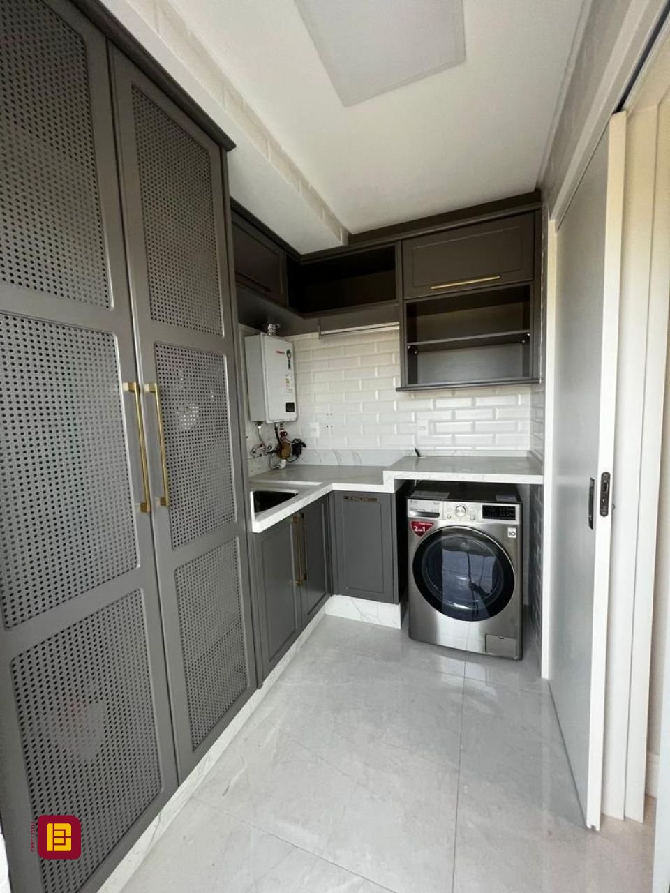 Cobertura com 240m², 3 quartos (sendo 3 suítes), 3 garagens, no bairro Centro em Biguaçu