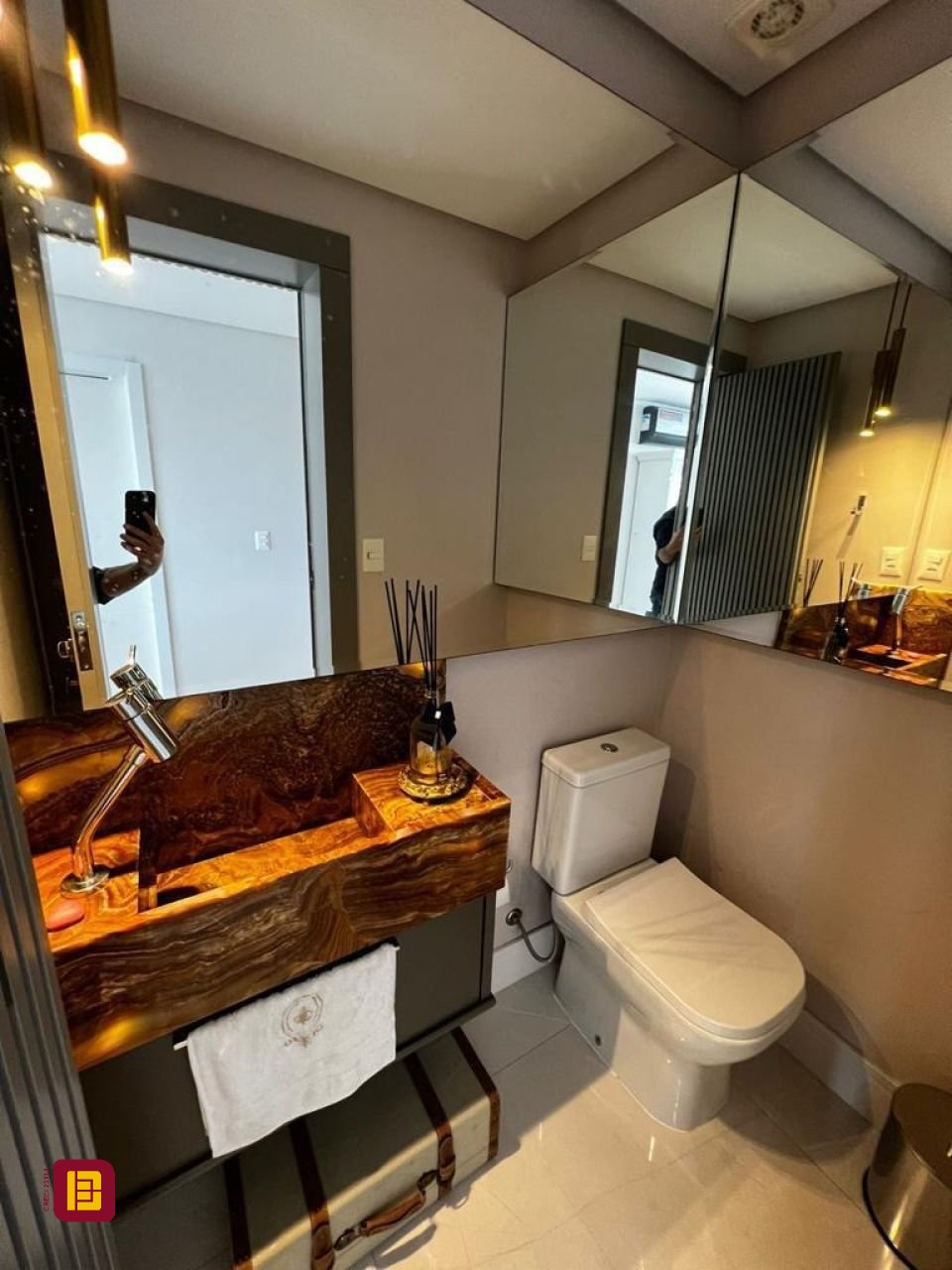 Cobertura com 240m², 3 quartos (sendo 3 suítes), 3 garagens, no bairro Centro em Biguaçu
