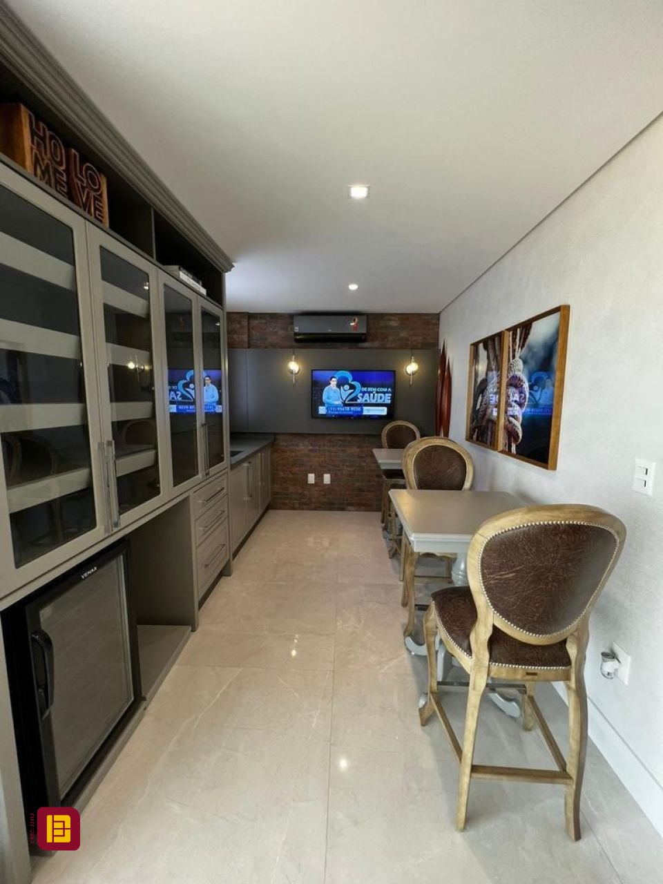Cobertura com 240m², 3 quartos (sendo 3 suítes), 3 garagens, no bairro Centro em Biguaçu