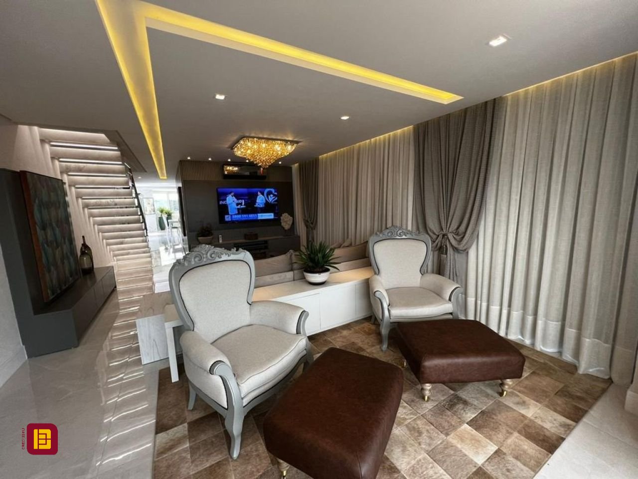 Cobertura com 240m², 3 quartos (sendo 3 suítes), 3 garagens, no bairro Centro em Biguaçu