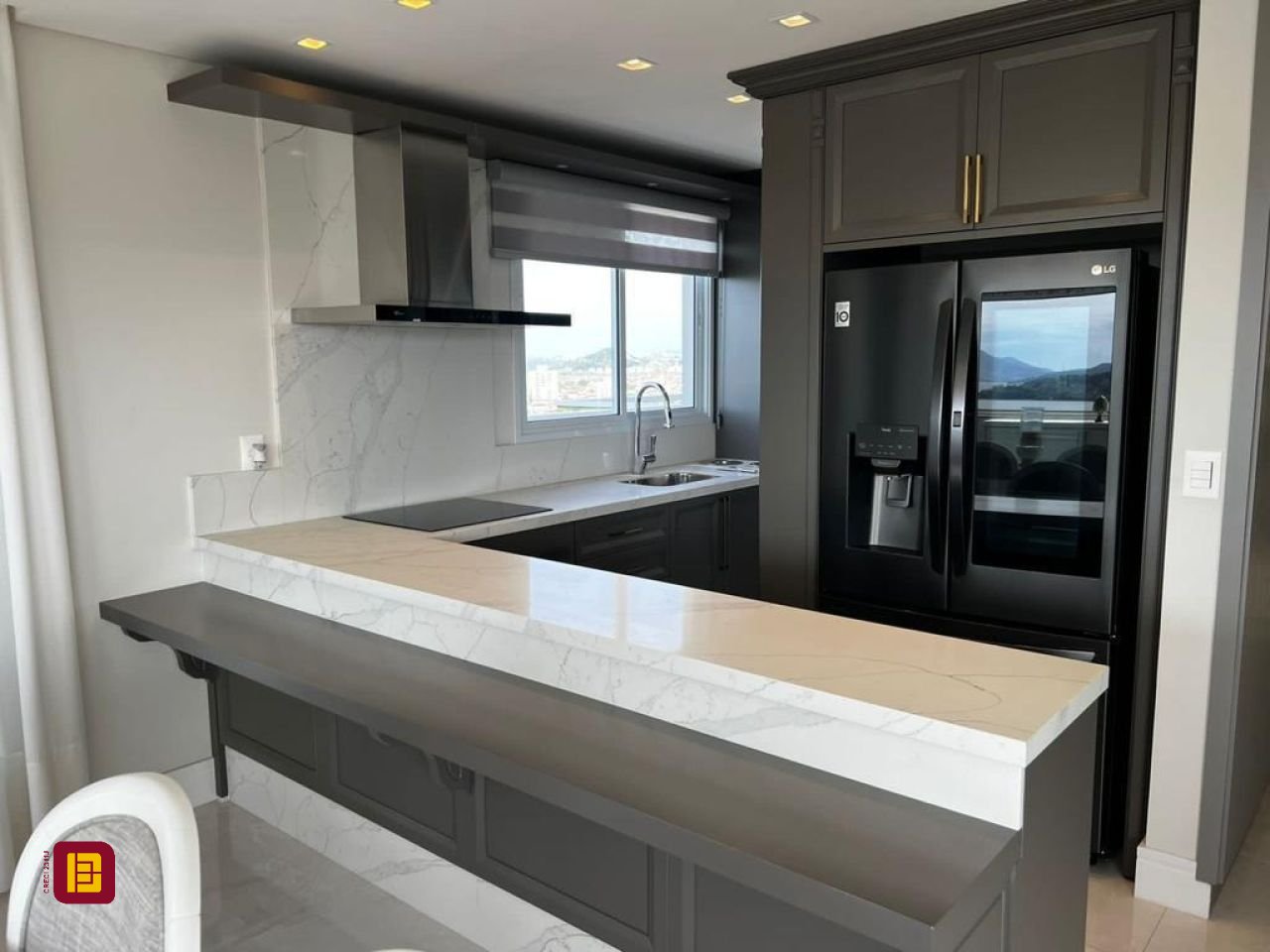 Cobertura com 240m², 3 quartos (sendo 3 suítes), 3 garagens, no bairro Centro em Biguaçu
