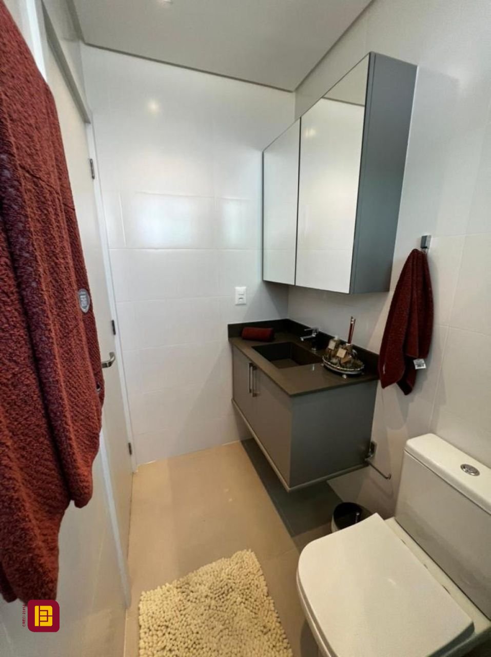 Cobertura com 240m², 3 quartos (sendo 3 suítes), 3 garagens, no bairro Centro em Biguaçu