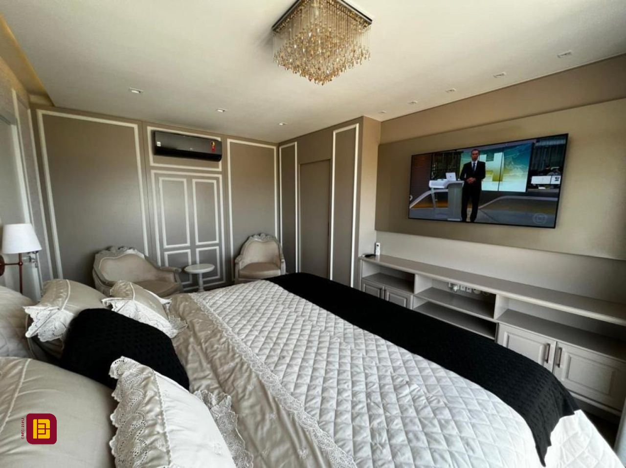 Cobertura com 240m², 3 quartos (sendo 3 suítes), 3 garagens, no bairro Centro em Biguaçu
