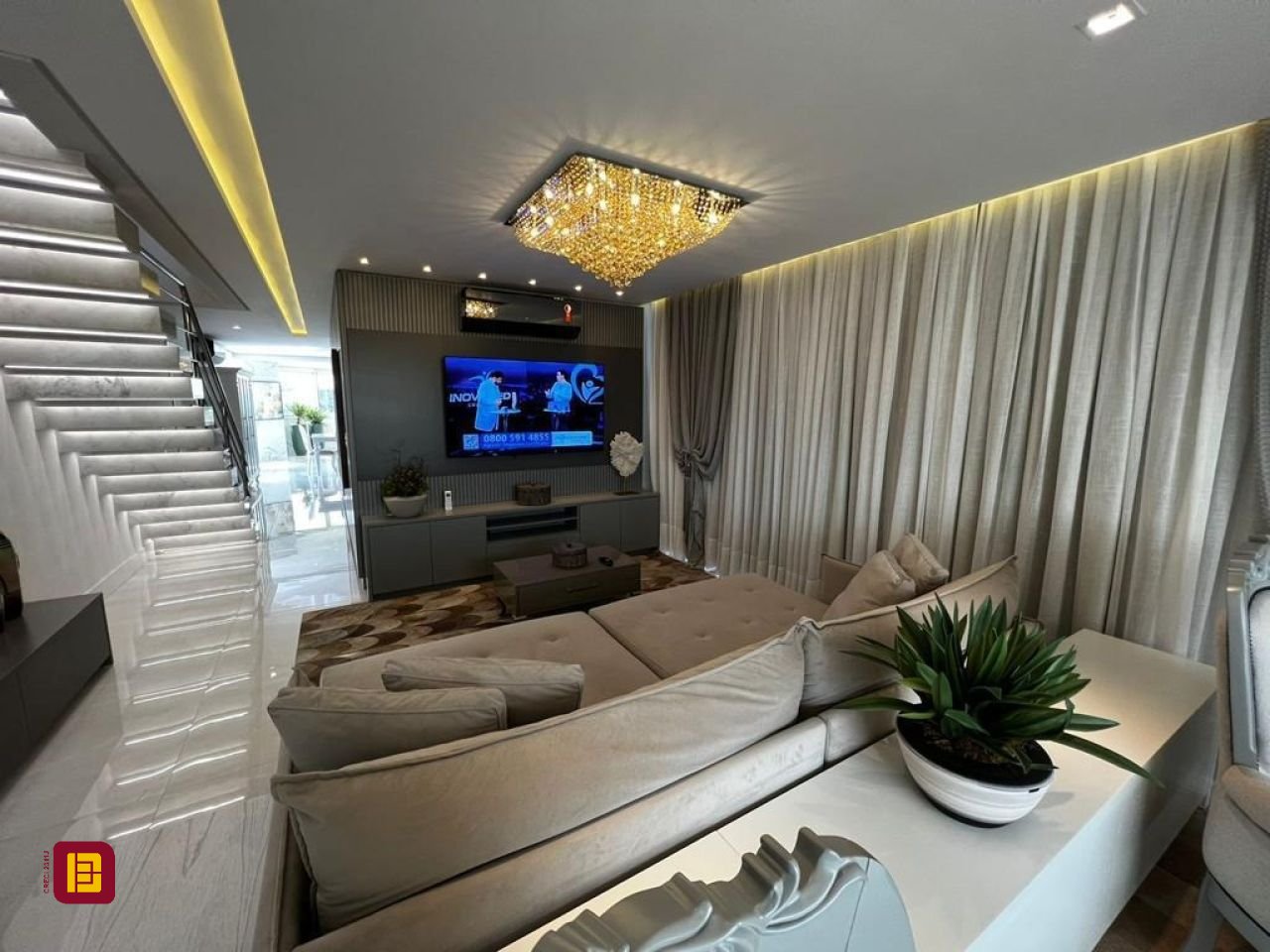 Cobertura com 240m², 3 quartos (sendo 3 suítes), 3 garagens, no bairro Centro em Biguaçu