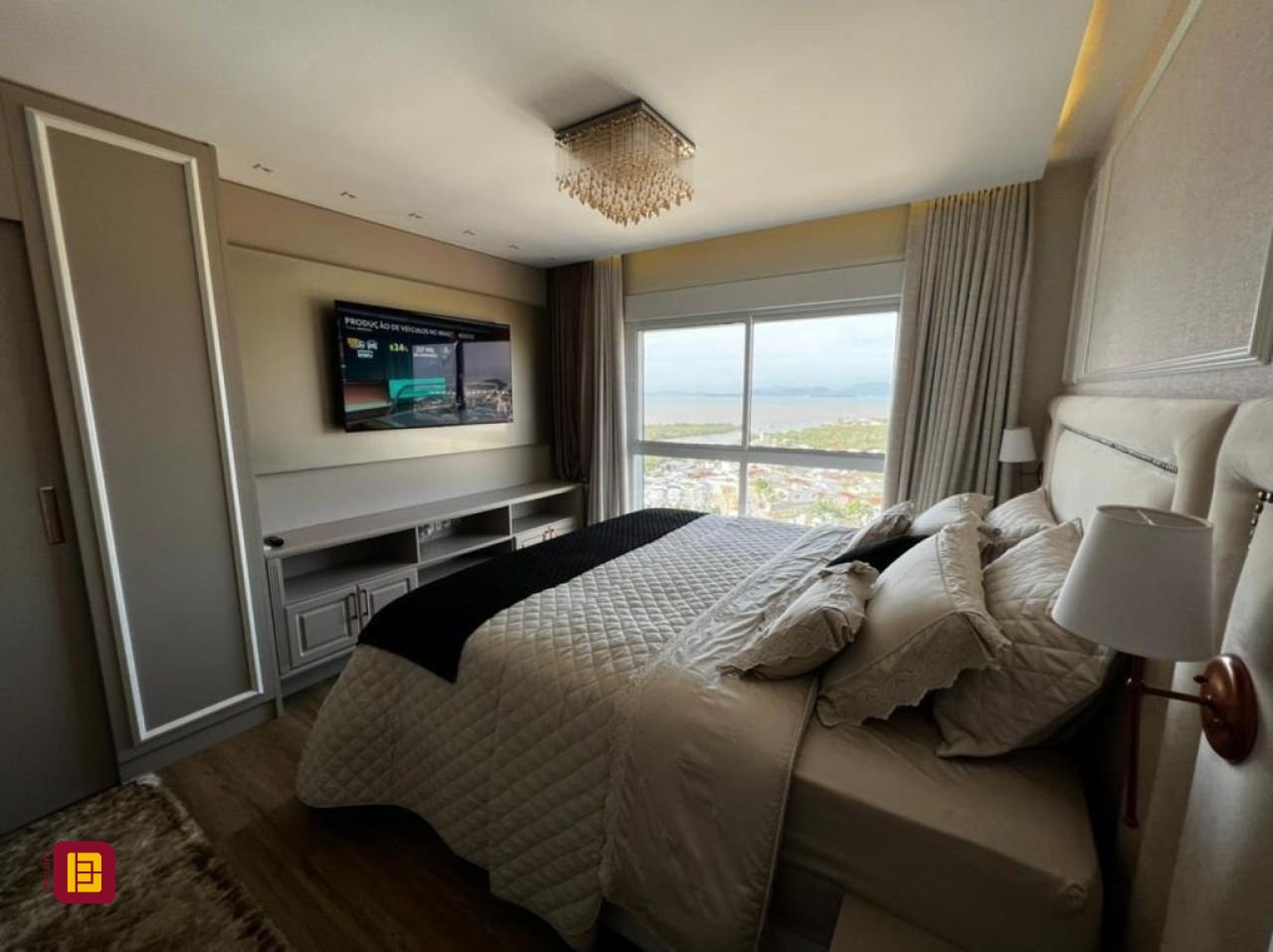 Cobertura com 240m², 3 quartos (sendo 3 suítes), 3 garagens, no bairro Centro em Biguaçu