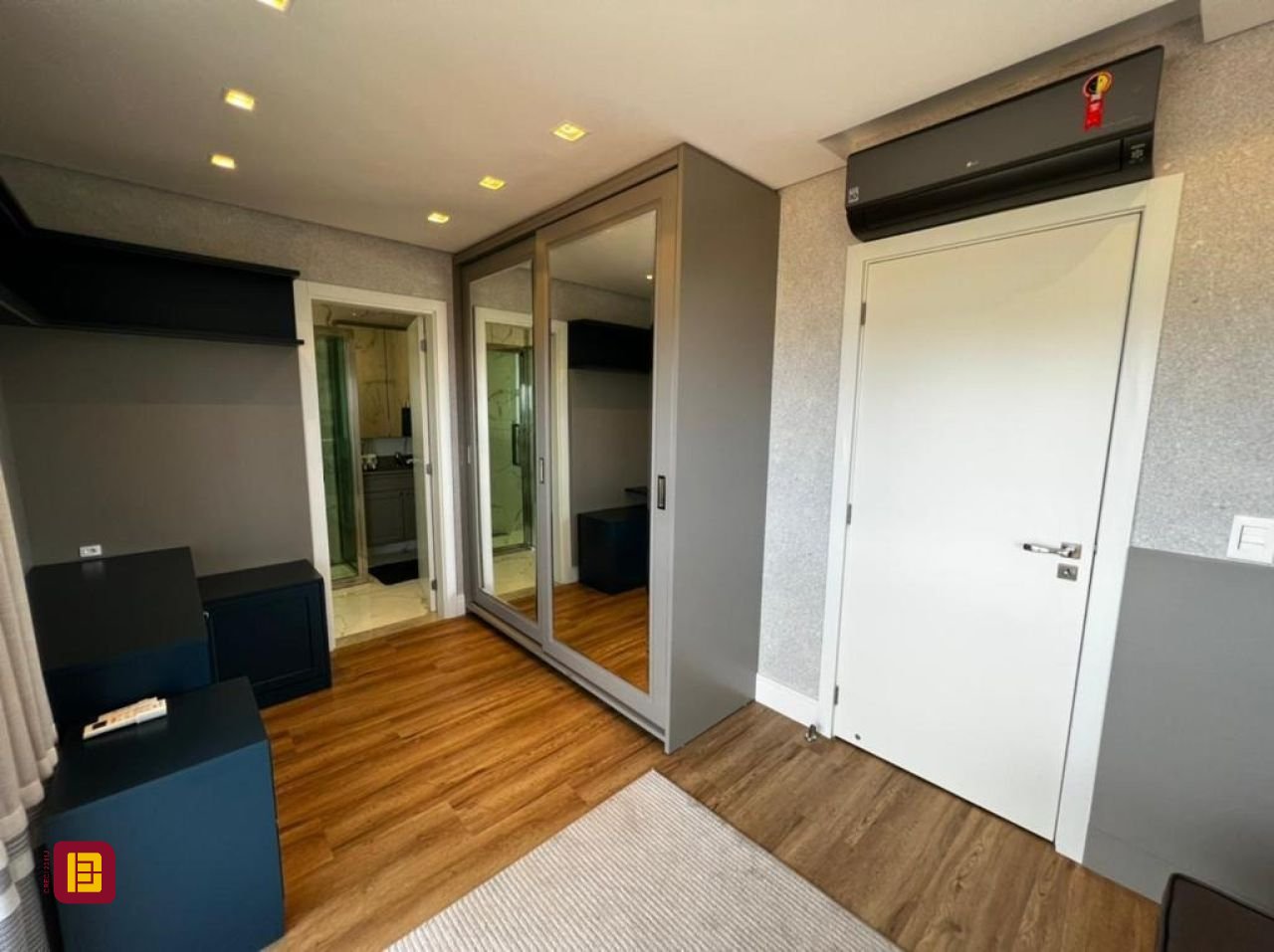 Cobertura com 240m², 3 quartos (sendo 3 suítes), 3 garagens, no bairro Centro em Biguaçu