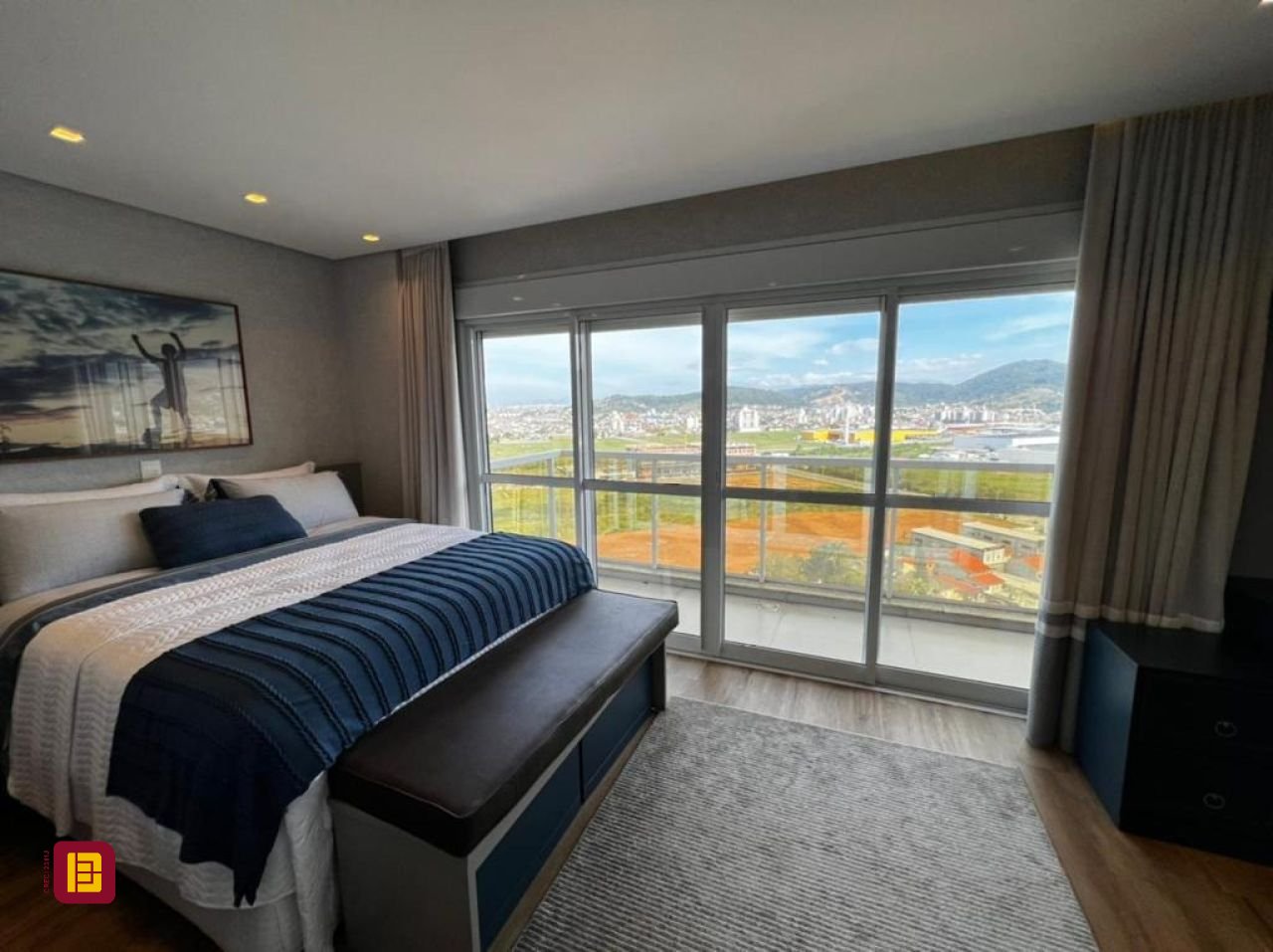 Cobertura com 240m², 3 quartos (sendo 3 suítes), 3 garagens, no bairro Centro em Biguaçu