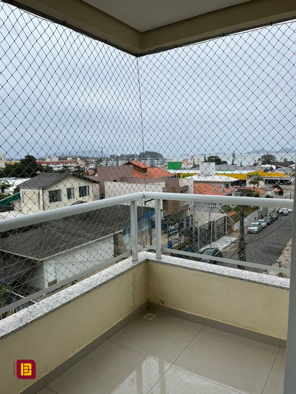 Apartamento com 65m², 2 quartos (sendo 1 suíte), 1 garagem, no bairro Ipiranga em São José