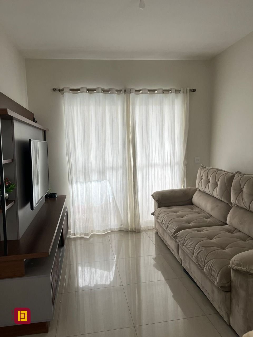 Apartamento com 65m², 2 quartos (sendo 1 suíte), 1 garagem, no bairro Ipiranga em São José