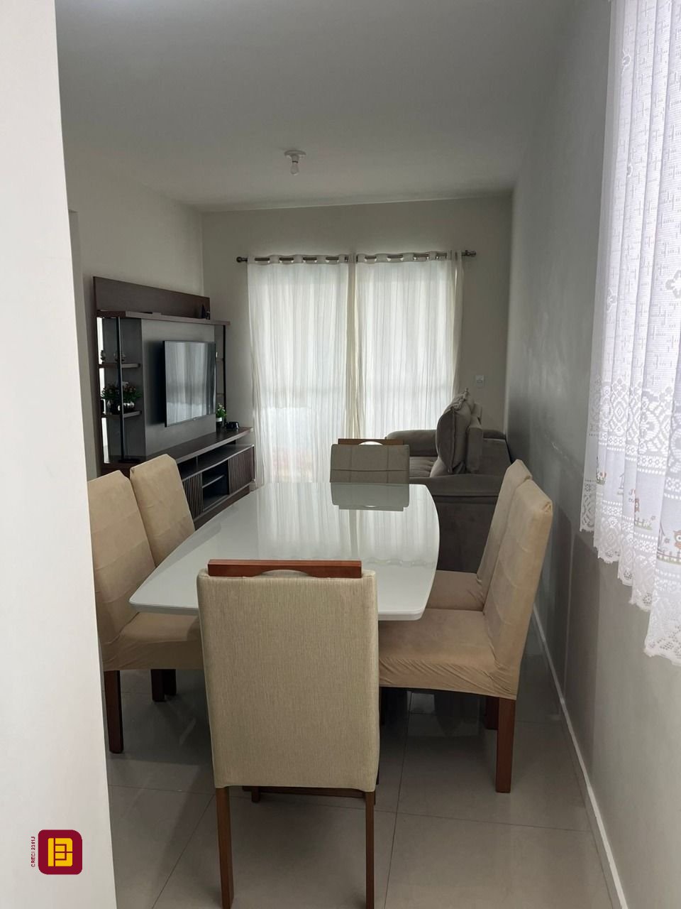Apartamento com 65m², 2 quartos (sendo 1 suíte), 1 garagem, no bairro Ipiranga em São José