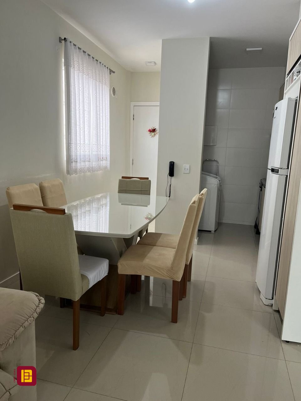 Apartamento com 65m², 2 quartos (sendo 1 suíte), 1 garagem, no bairro Ipiranga em São José