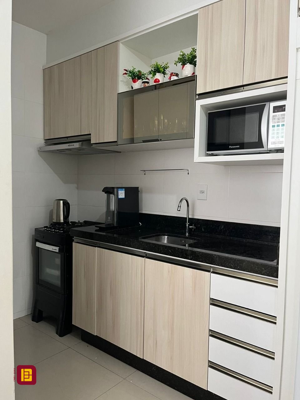 Apartamento com 65m², 2 quartos (sendo 1 suíte), 1 garagem, no bairro Ipiranga em São José
