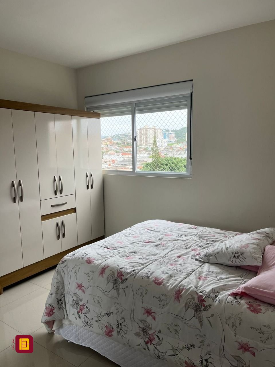 Apartamento com 65m², 2 quartos (sendo 1 suíte), 1 garagem, no bairro Ipiranga em São José