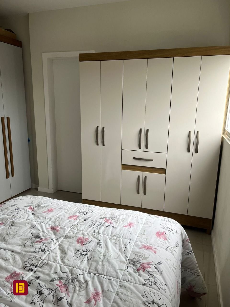 Apartamento com 65m², 2 quartos (sendo 1 suíte), 1 garagem, no bairro Ipiranga em São José
