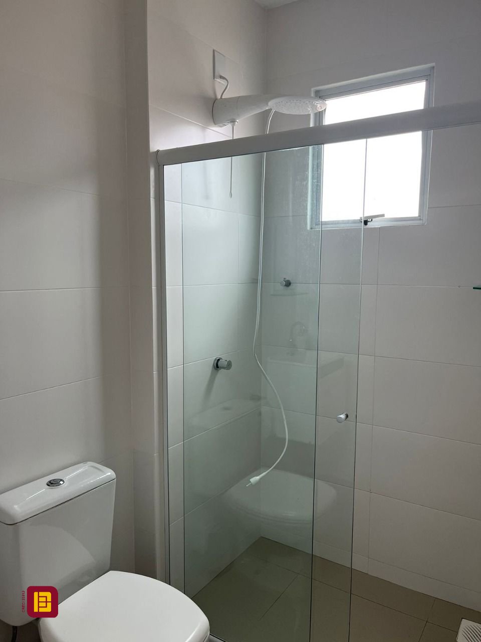 Apartamento com 65m², 2 quartos (sendo 1 suíte), 1 garagem, no bairro Ipiranga em São José