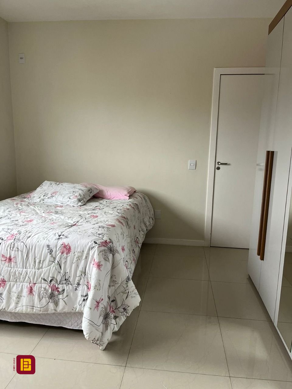 Apartamento com 65m², 2 quartos (sendo 1 suíte), 1 garagem, no bairro Ipiranga em São José