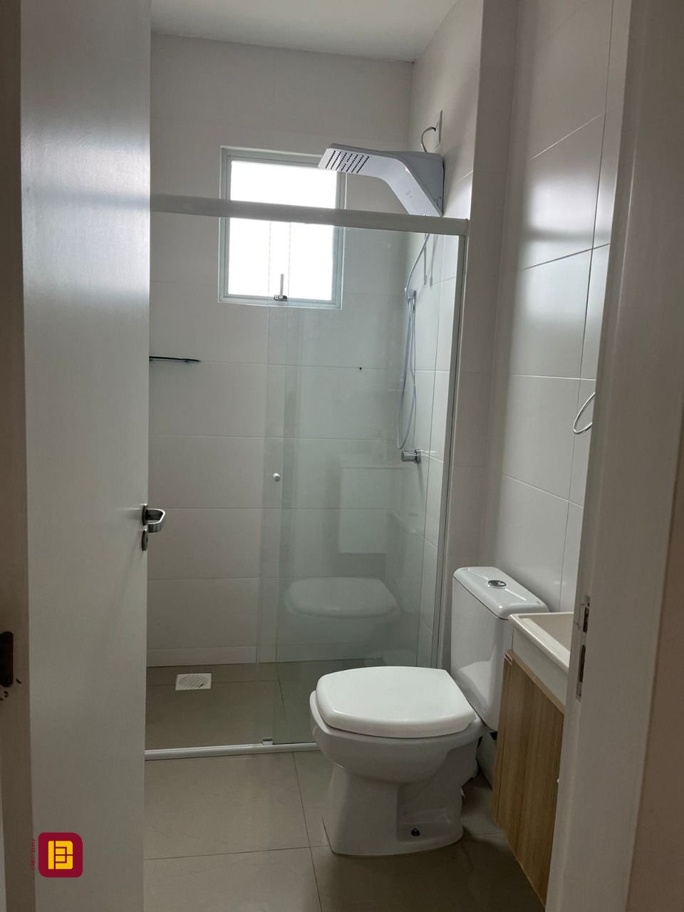 Apartamento com 65m², 2 quartos (sendo 1 suíte), 1 garagem, no bairro Ipiranga em São José