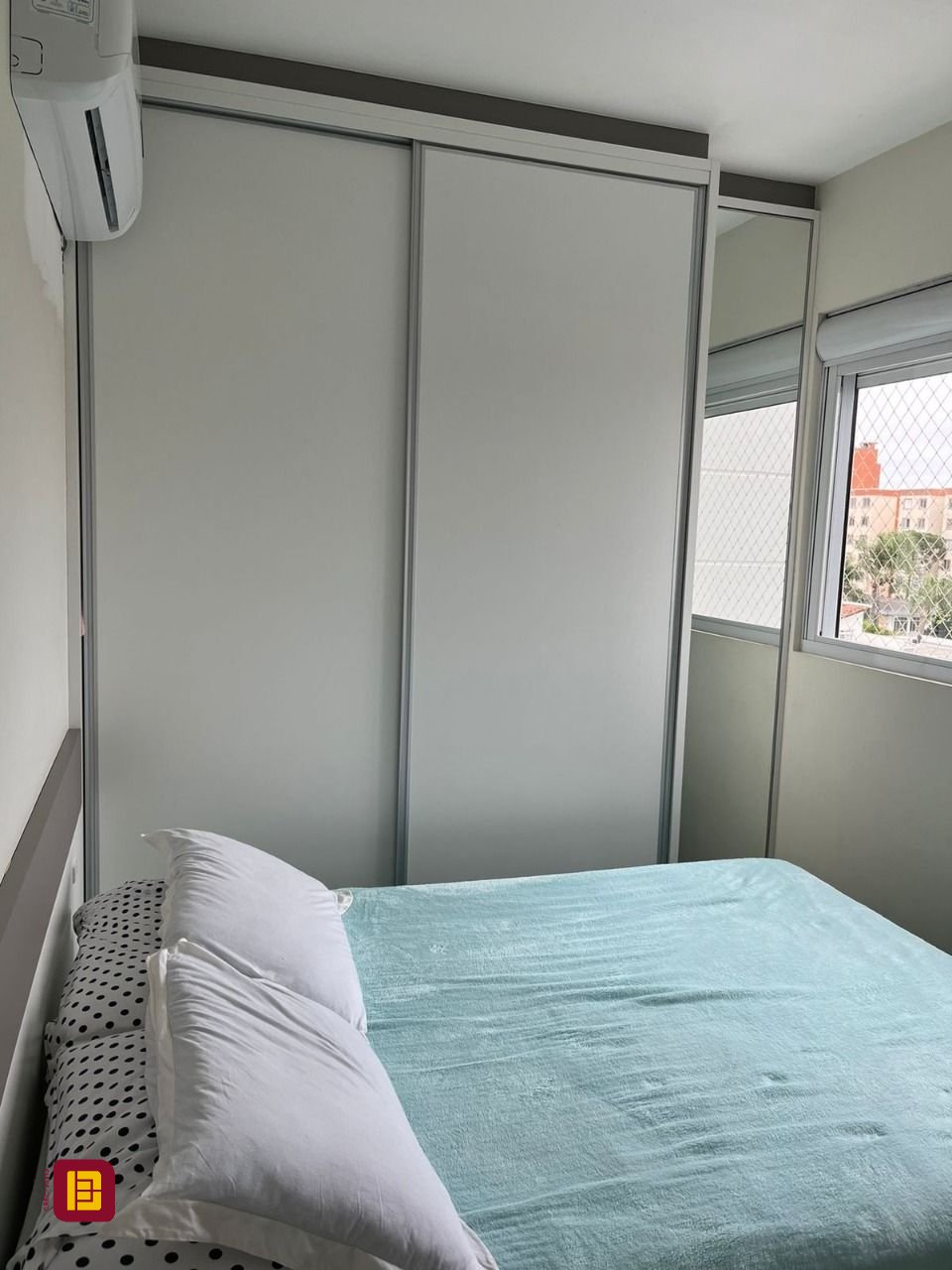Apartamento com 65m², 2 quartos (sendo 1 suíte), 1 garagem, no bairro Ipiranga em São José