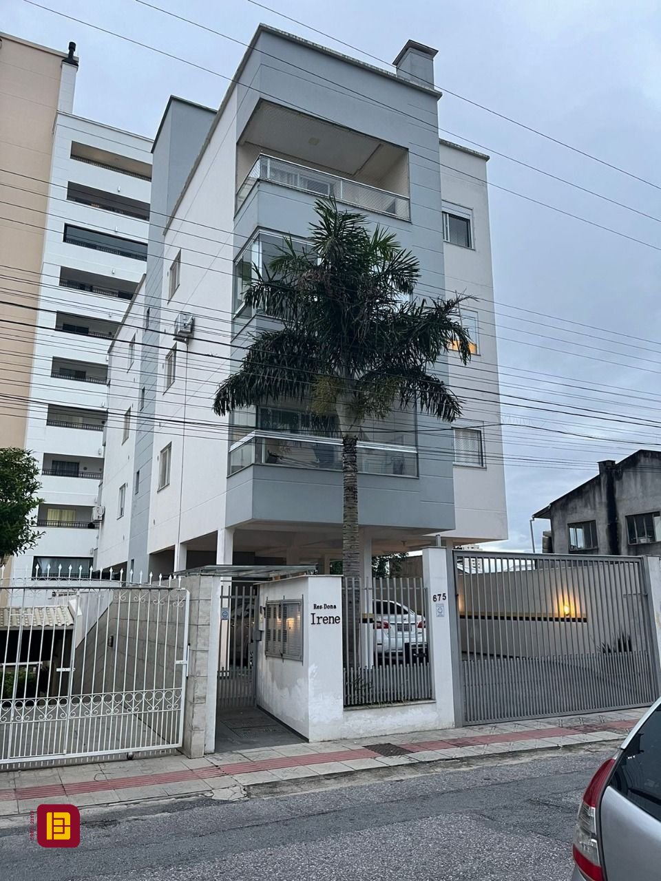 Apartamento com 65m², 2 quartos (sendo 1 suíte), 1 garagem, no bairro Ipiranga em São José