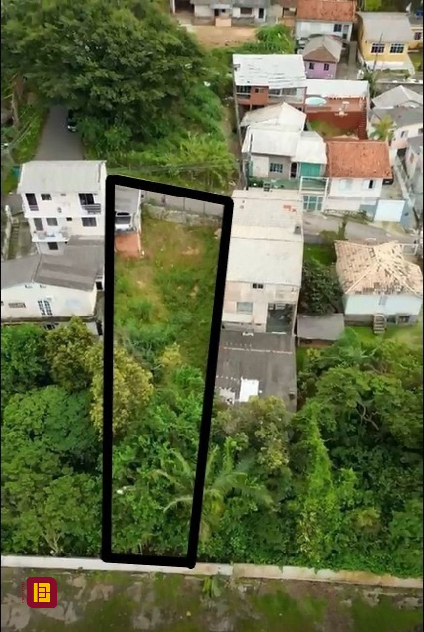Terreno com 426m², no bairro Estreito em Florianópolis