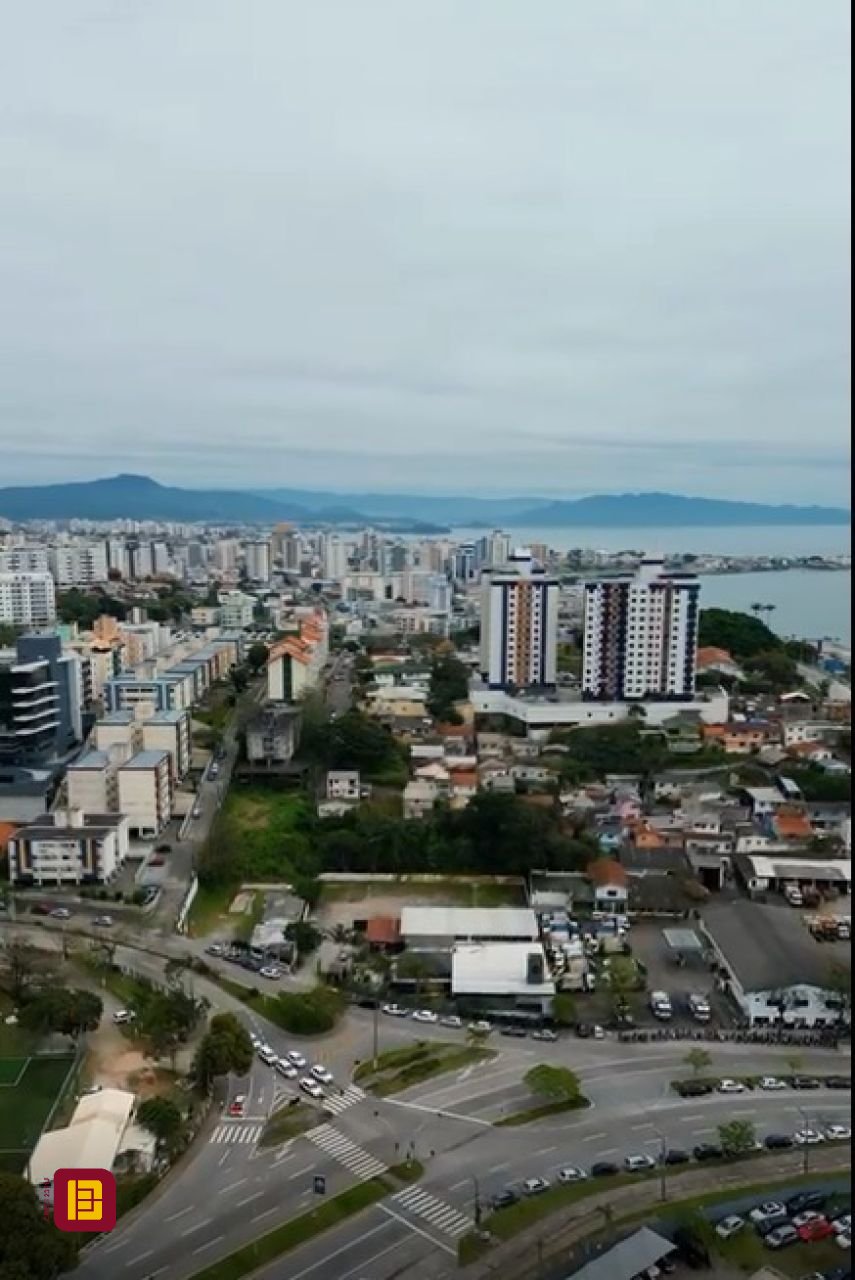 Terreno com 426m², no bairro Estreito em Florianópolis