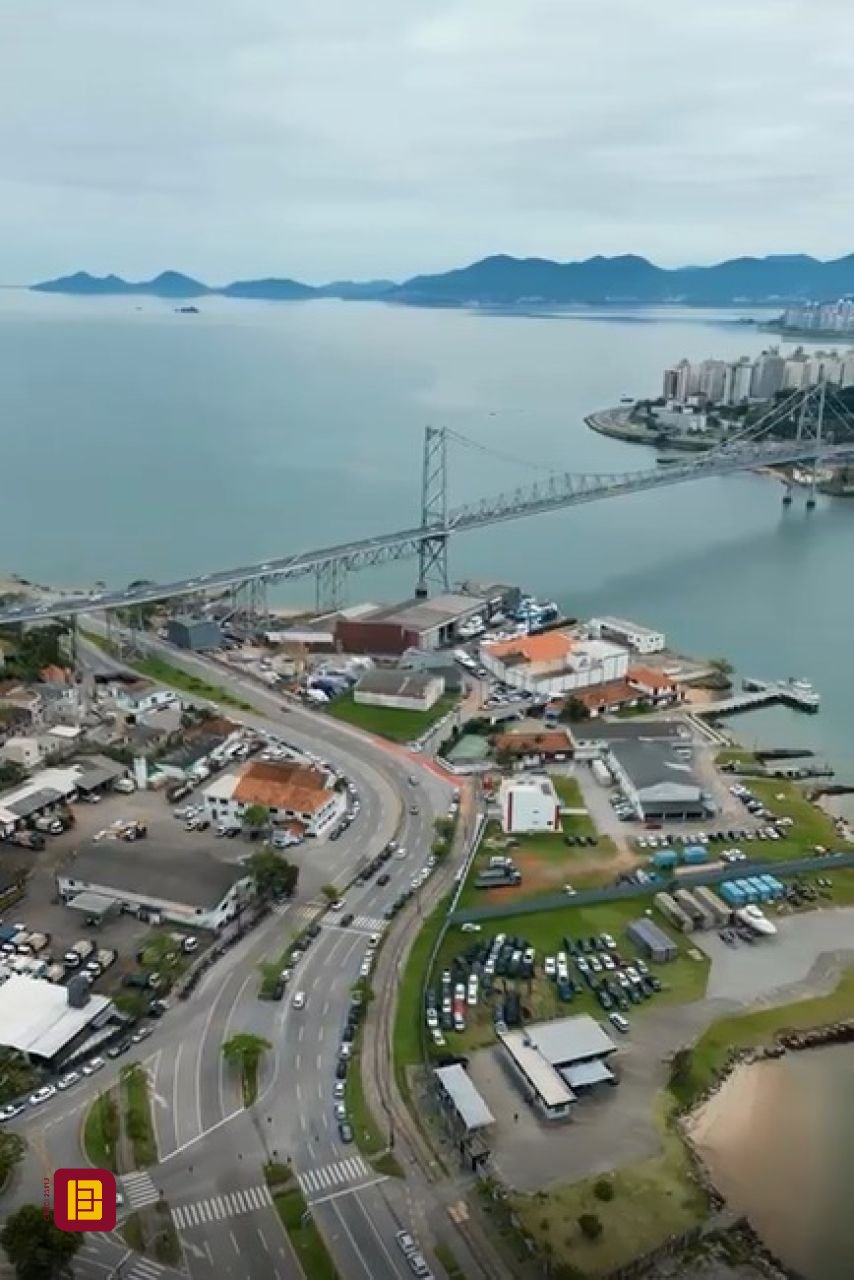 Terreno com 426m², no bairro Estreito em Florianópolis