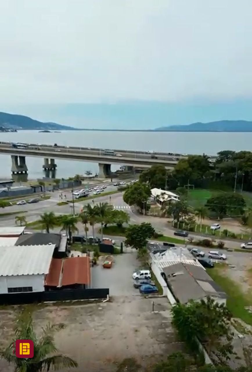 Terreno com 426m², no bairro Estreito em Florianópolis