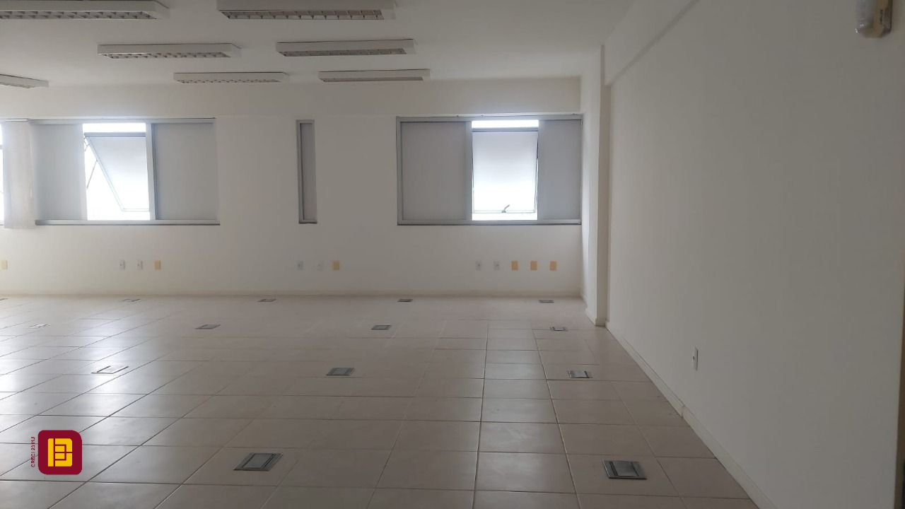 Sala com 76m², 1 garagem, no bairro Centro em Florianópolis
