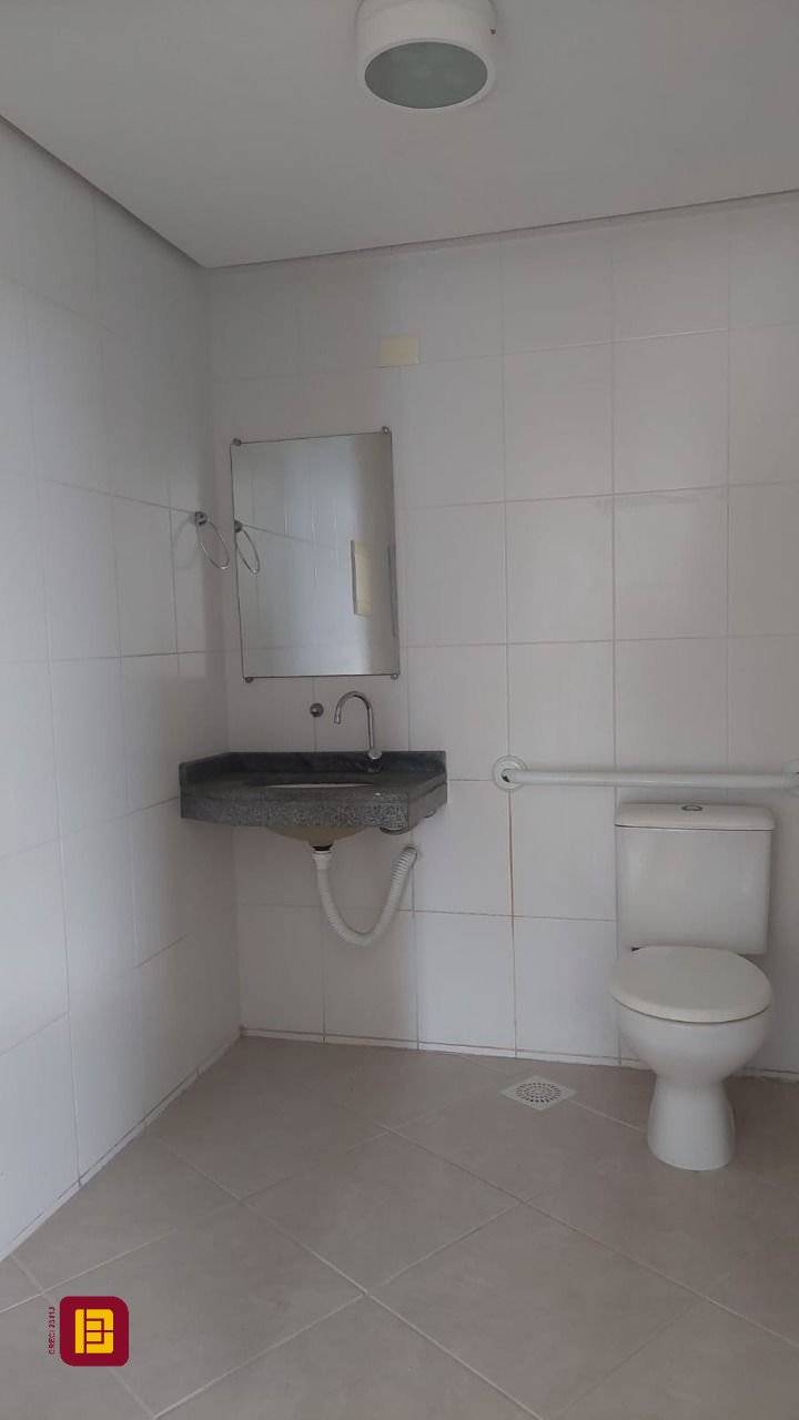 Sala com 76m², 1 garagem, no bairro Centro em Florianópolis