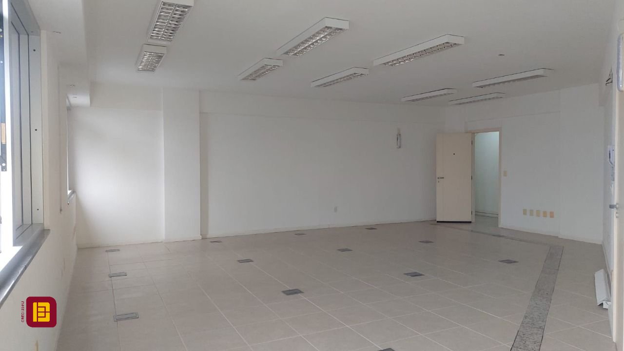 Sala com 76m², 1 garagem, no bairro Centro em Florianópolis