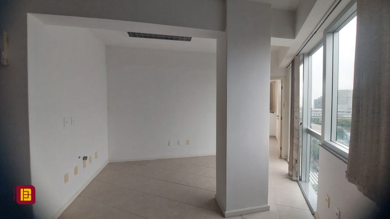 Sala com 76m², 1 garagem, no bairro Centro em Florianópolis