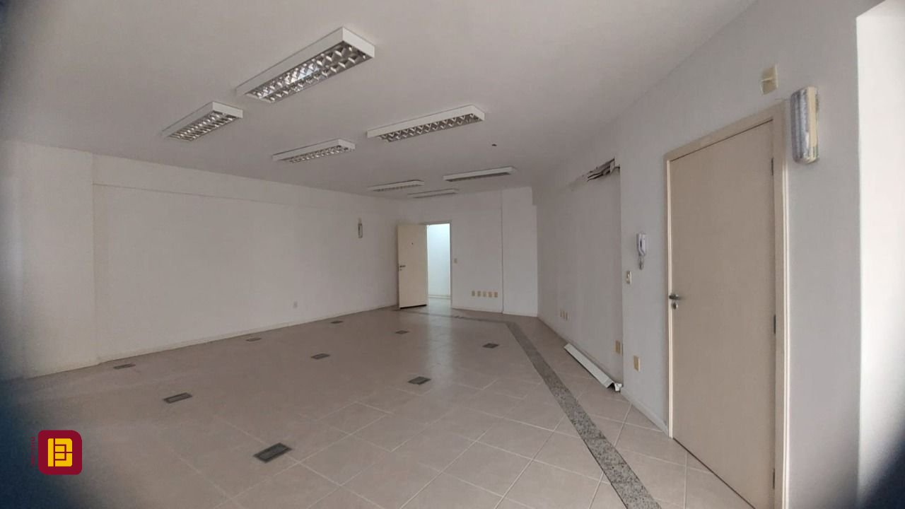 Sala com 76m², 1 garagem, no bairro Centro em Florianópolis