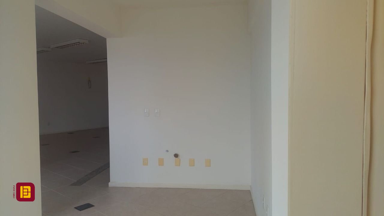 Sala com 76m², 1 garagem, no bairro Centro em Florianópolis