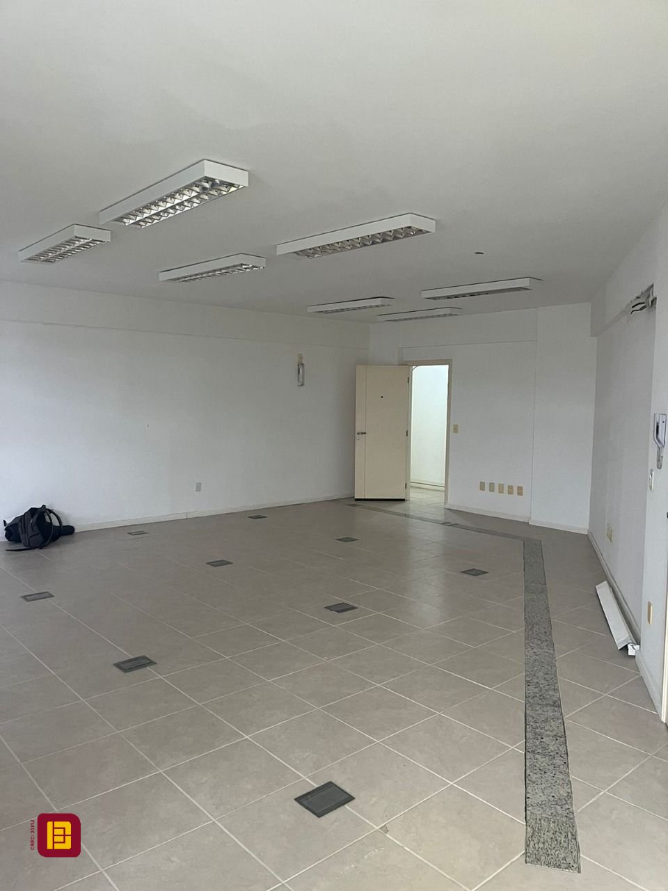 Sala com 76m², 1 garagem, no bairro Centro em Florianópolis