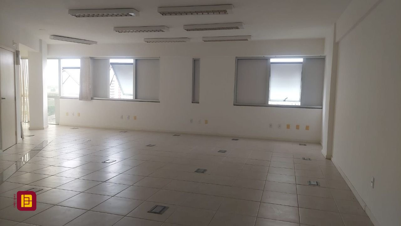 Sala com 76m², 1 garagem, no bairro Centro em Florianópolis